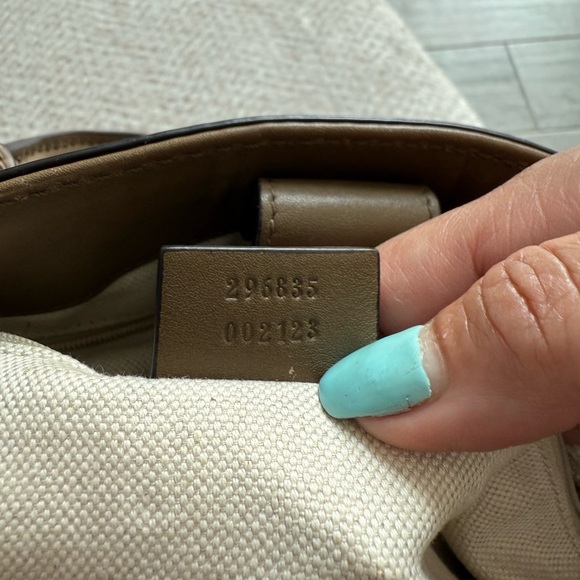 Authentic Gucci Sukey Medium Leather Tote Bag Gold Hardware - Picture 12 of 16